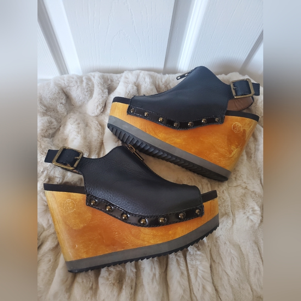 Flogg Leather And Wood Platforms